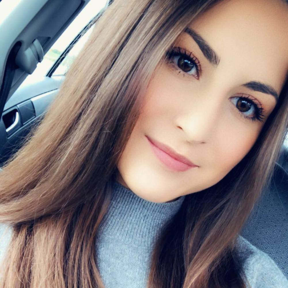 Meet your Posher, Eleni